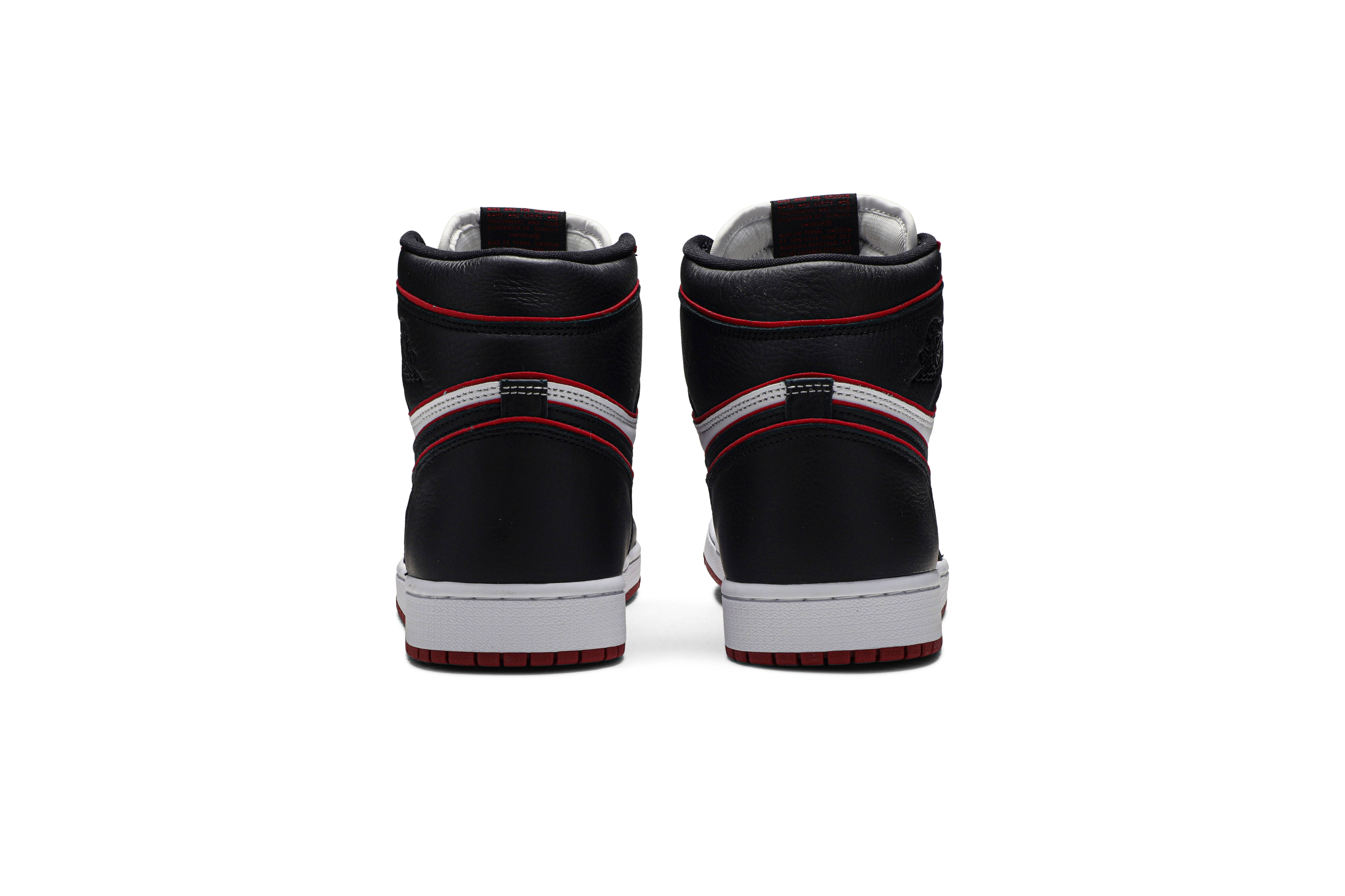 Air Jordan 1 Retro High OG ‘Bloodline’ 555088-062