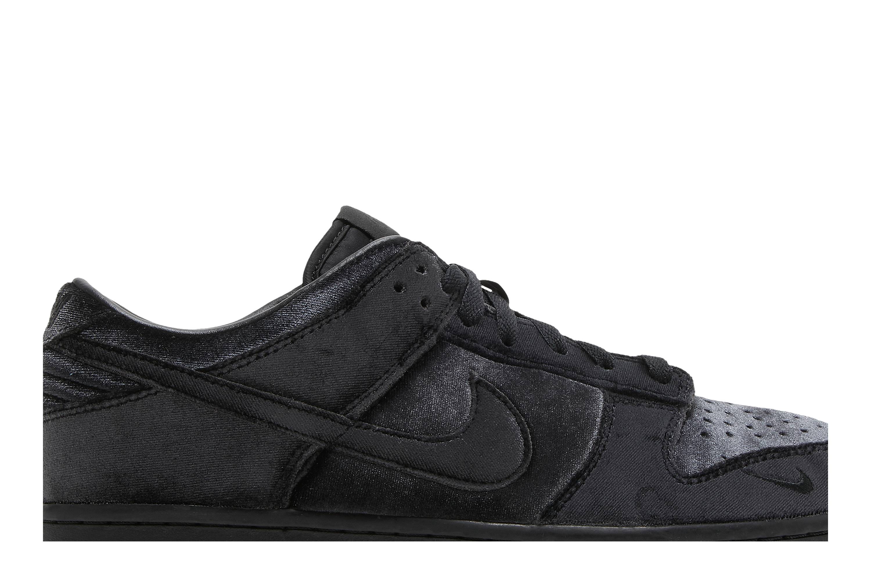 Dover Street Market x Nike Dunk Low ‘Triple Black’ DH2686-002
