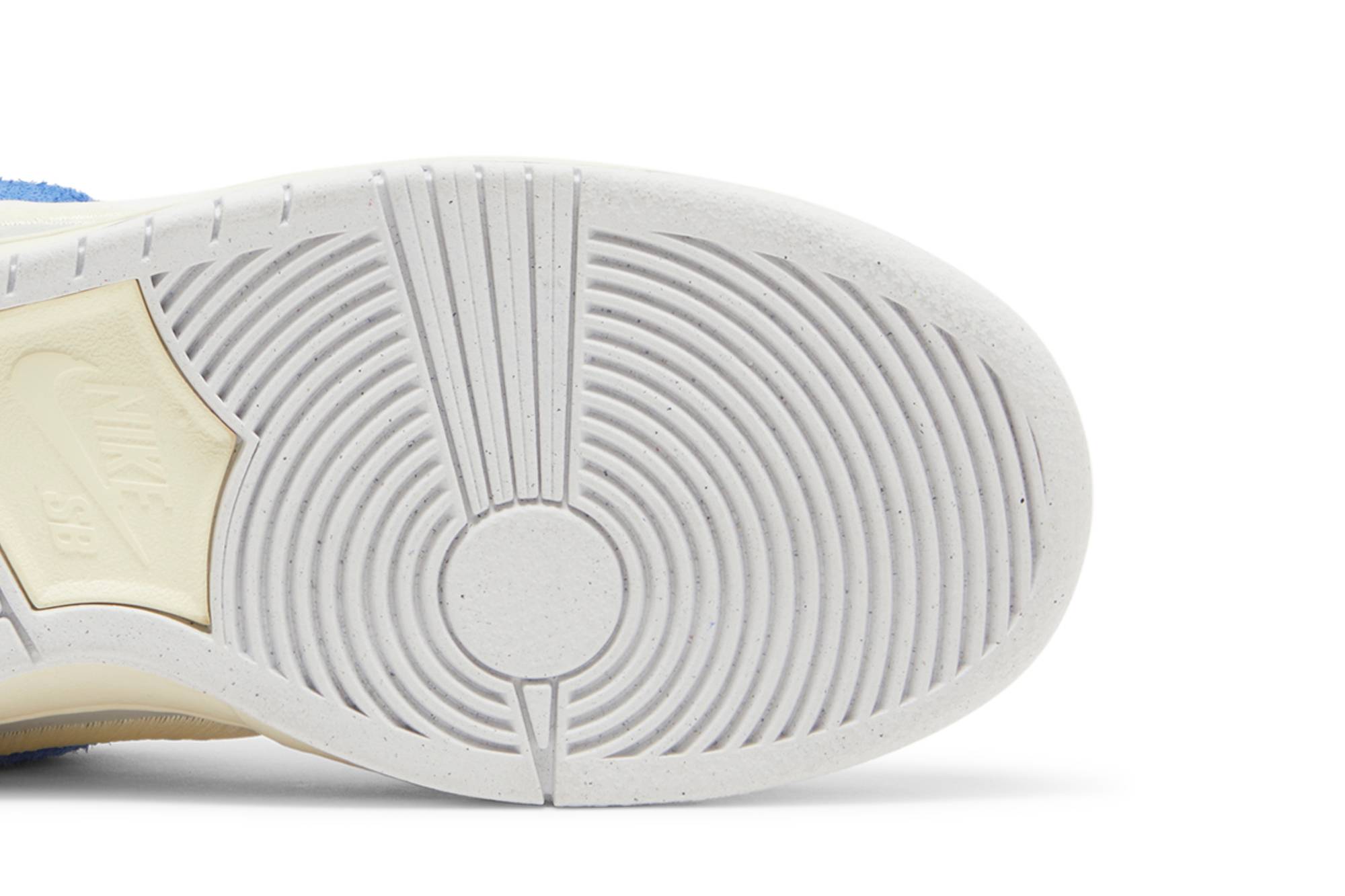 Fly Streetwear x Nike SB Dunk Low DQ5130-400